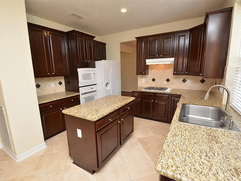 1218 Irish Mist Ct — Photo 17