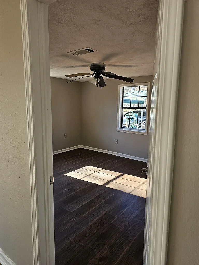 4 bed, 1828 sqft, $1,300 — Photo 4