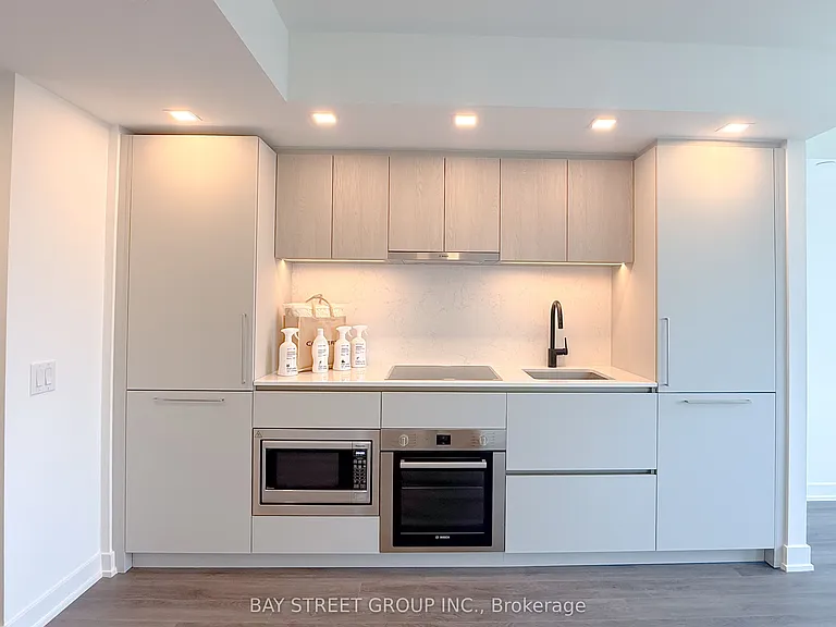 609 Sherbourne St #1409 — Photo 4