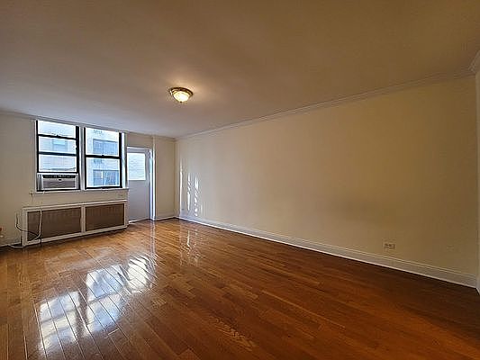 5th image of 135 E 17th St #2X