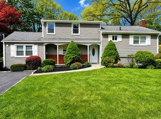 2747 Wendell Ln, Yorktown Heights, NY 10598