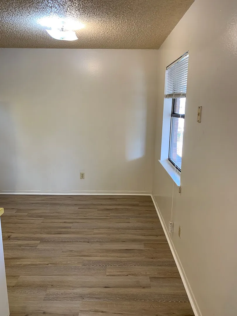 502 Mary Street — Photo 4