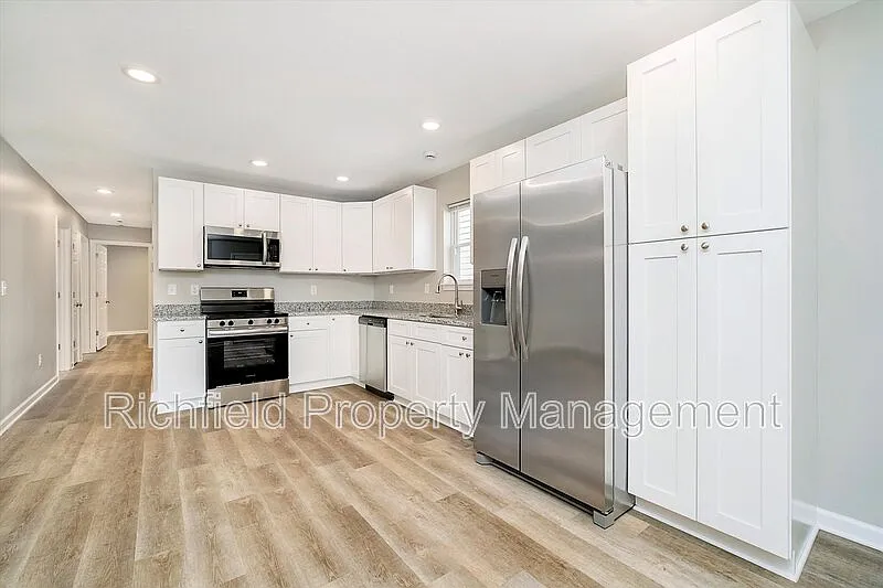 3 bed, 2.0 bath, 1350 sqft, $1,500 — Photo 4