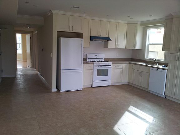 3rd image of 4964 Mission St #B