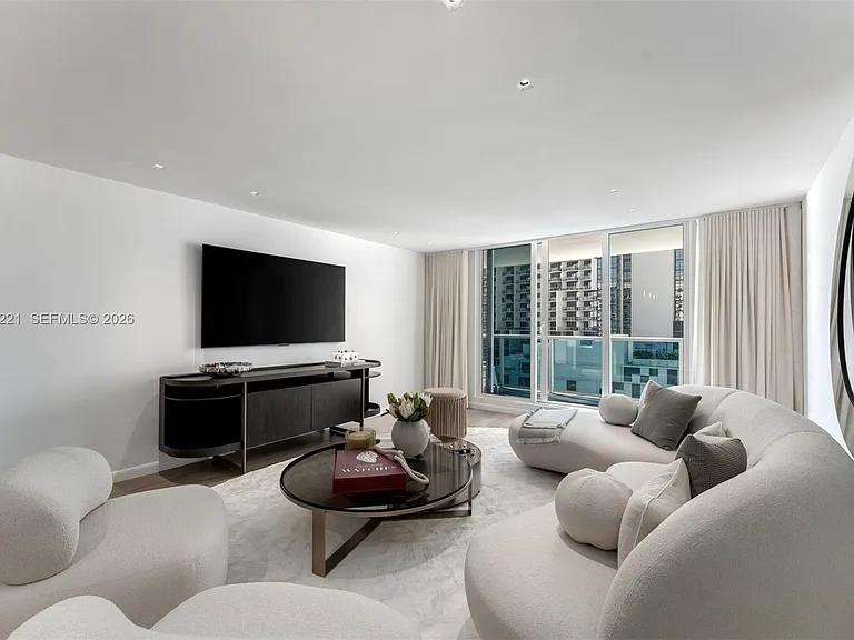 2301 Collins Ave #902 — Photo 10