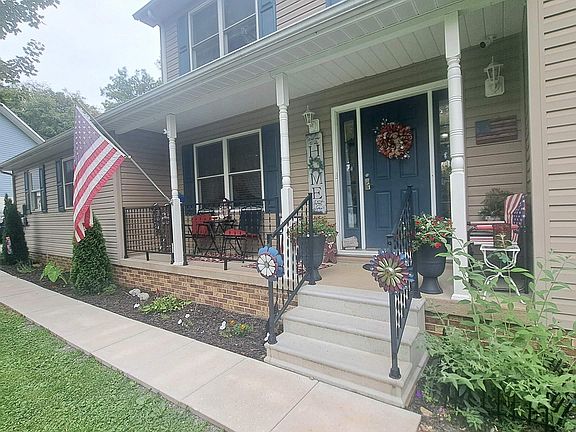 3rd image of 250 Deerfield Cir