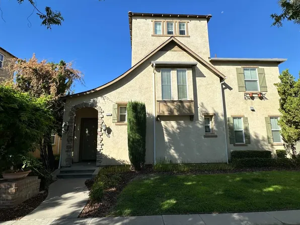 1732 N Dutch Ave, Clovis, CA 93619
