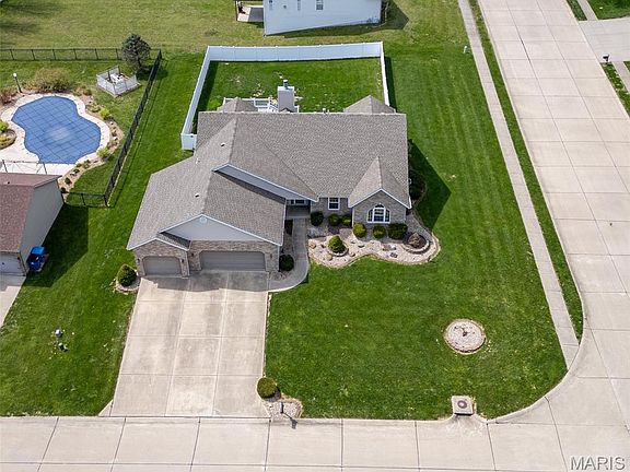 3rd image of 177 Oak Hill Dr