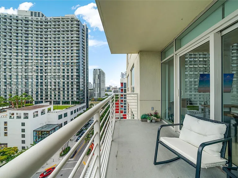 3250 NE 1st Ave #1016 — Photo 15