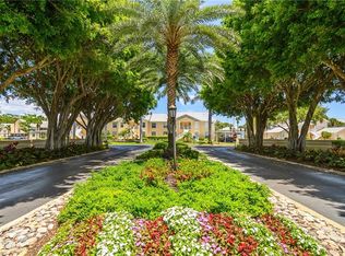 773 Wiggins Lake Dr APT 102, Naples, FL 34110