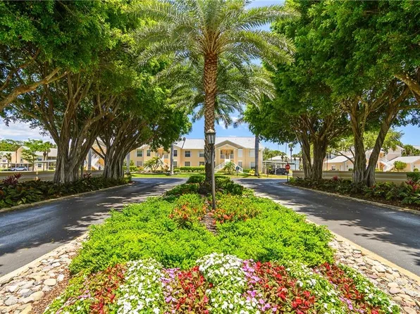 773 Wiggins Lake DR #102, NAPLES, FL 34110