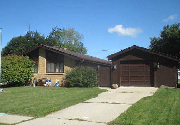 2nd image of 628 Oak St