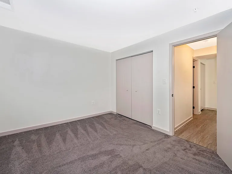 Hilltop Apartments — Photo 22
