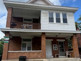 781 Woodlawn Ave