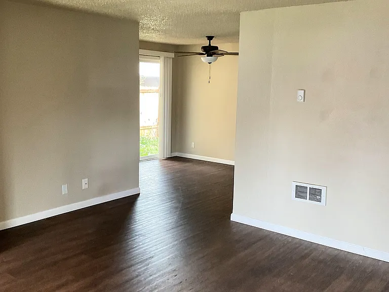 2083 Laurelhurst Dr — Photo 5