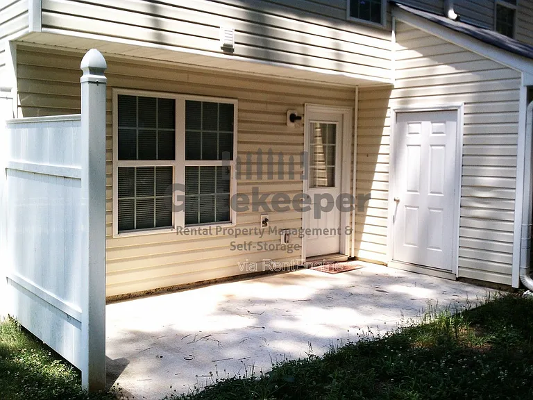 8422 Carlington Ln — Photo 6