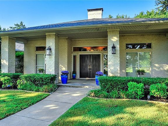 3rd image of 210 Melrose Cir