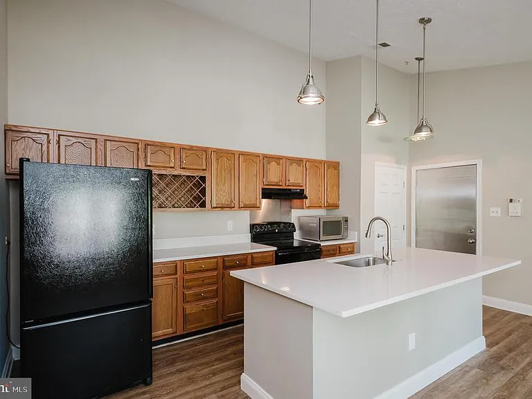 3100 Cardinal Way #J — Photo 8