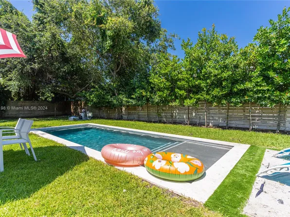 15 NW 52nd St, Miami, FL 33127