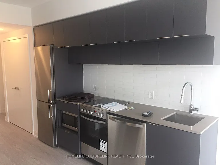 181 Dundas St E #5215 — Photo 4