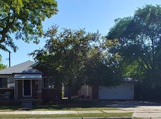 27040 Kelly Rd, Roseville, MI 48066