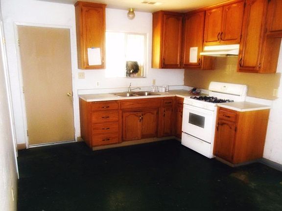 4th image of 759 N Pine St