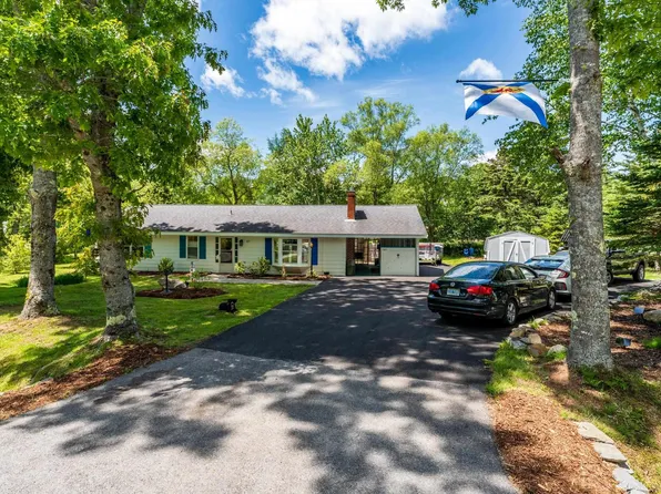 87 Prince St, Chester, NS B0J 1J0