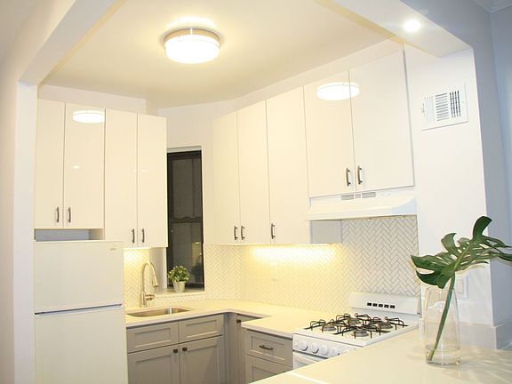 2nd image of 416 E 83rd St #2