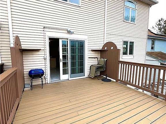 3rd image of 1051 W Fingerboard Rd
