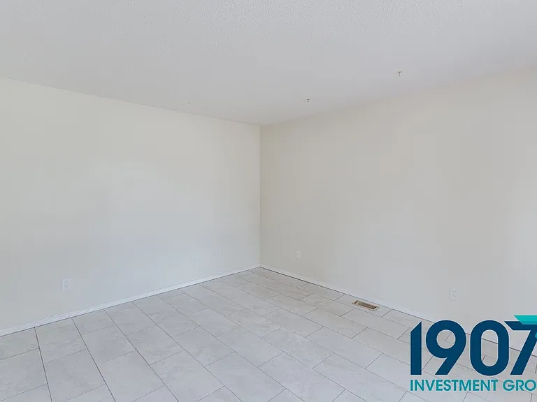 9212 S McKinley Ave — Photo 5