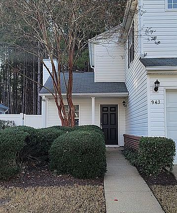 4th image of 943 W Oaks Dr