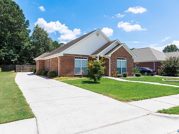 3rd image of 46 Grandwood Ln