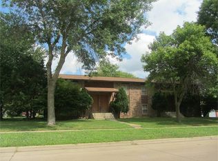 306 Cedar Crest Dr, Cedar Falls, IA 50613