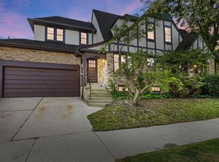 2600 E Beverly Rd, Shorewood, WI 53211