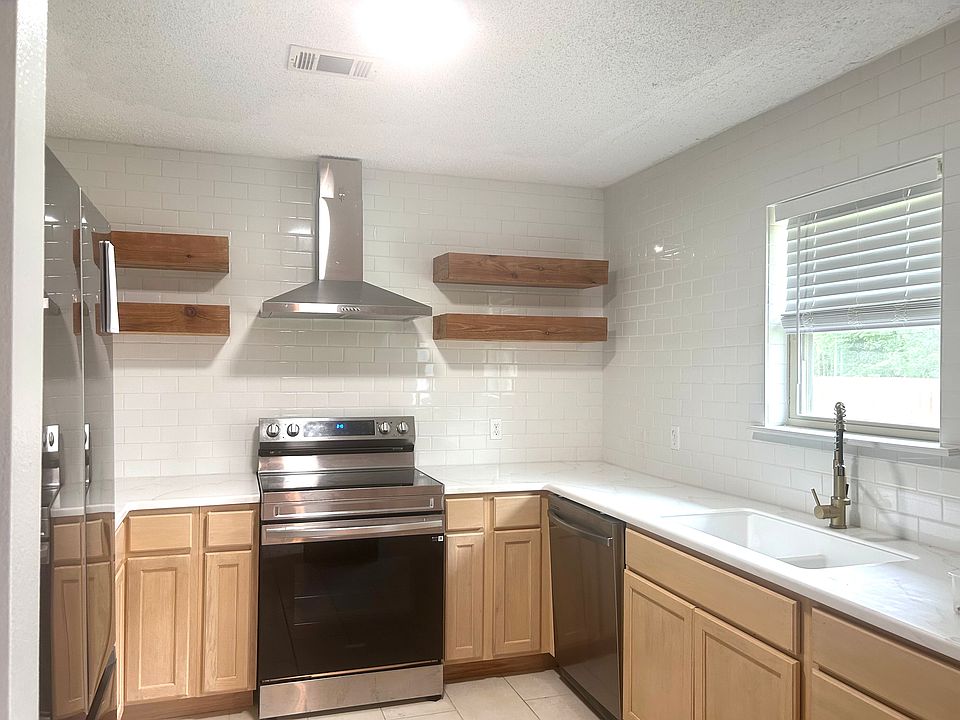 2nd image of 8917 Bryn Mawr Cir