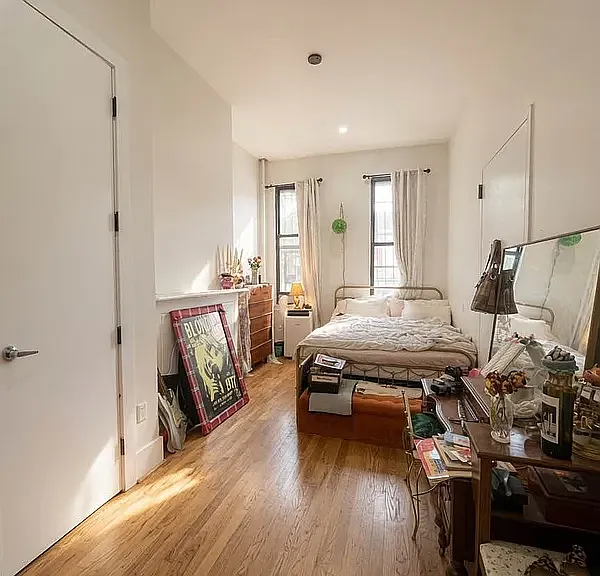 352 Melrose St #1B — Photo 2