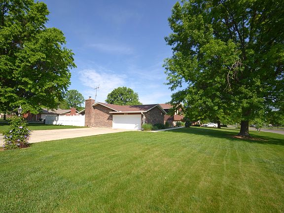 3rd image of 801 Lyncreek Dr