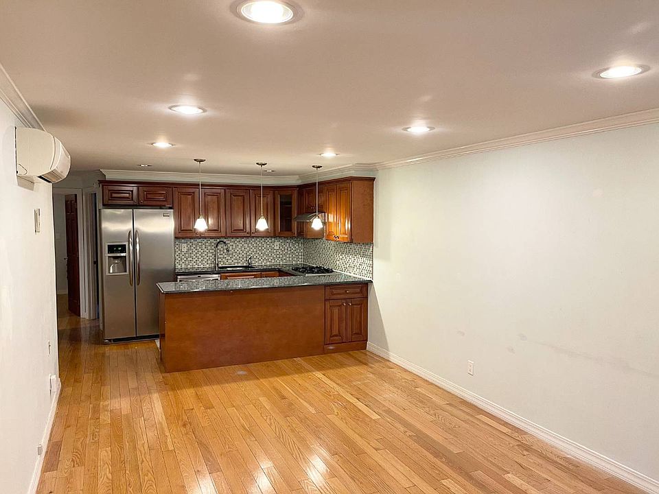 1st image of 248 Bay 22nd St Floor 1