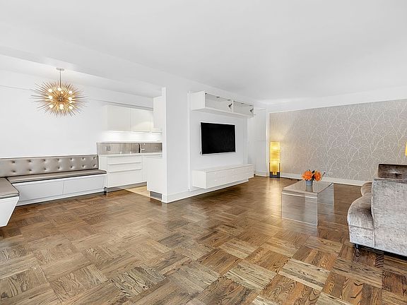 4th image of 415 E 52nd St APT 1BC