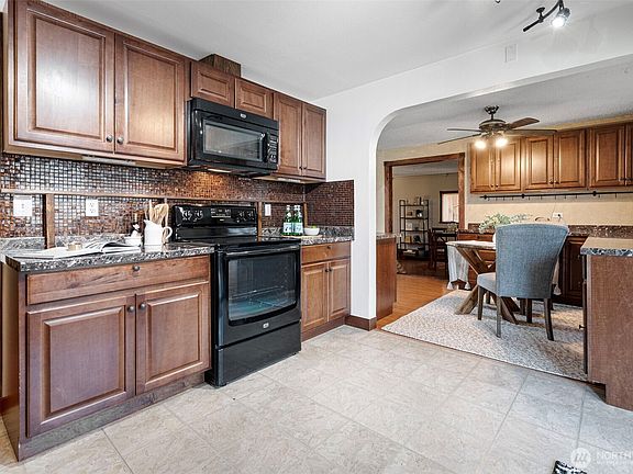 5th image of 17009 15th Avenue E