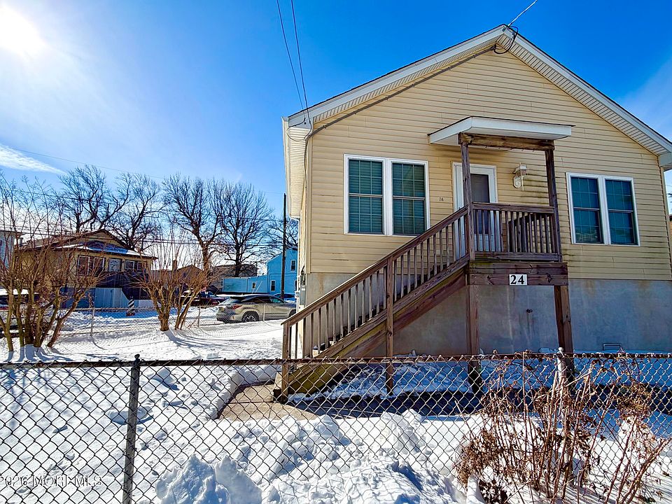 1st image of 24 Woodland Avenue