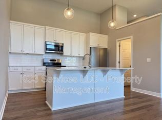 2018 SW Holdbrooks Dr, Lees Summit, MO 64082