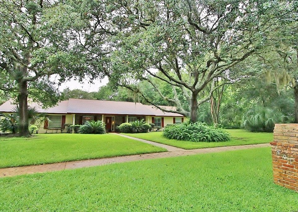 1st image of 501 Green Lake Dr