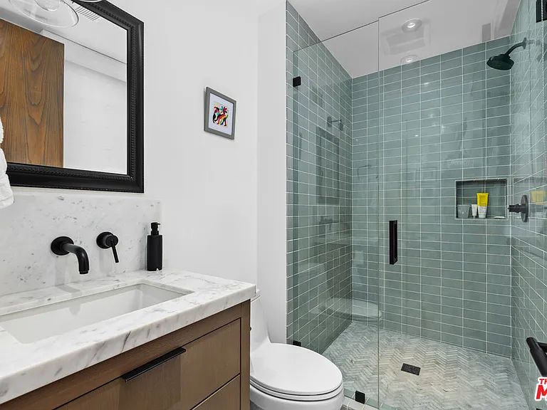 635 Seward St — Photo 21