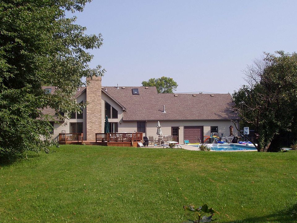 2nd image of 3225 W Brooke Ave