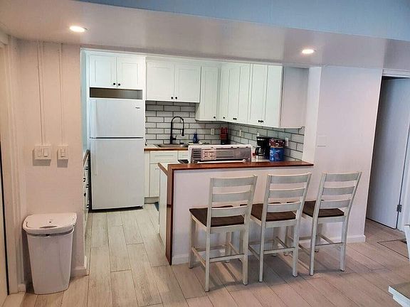 4th image of 3500-3503 Pineapple Village St
