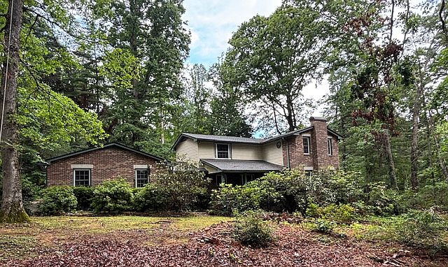 Welcome home to 105 Campbell Drive!