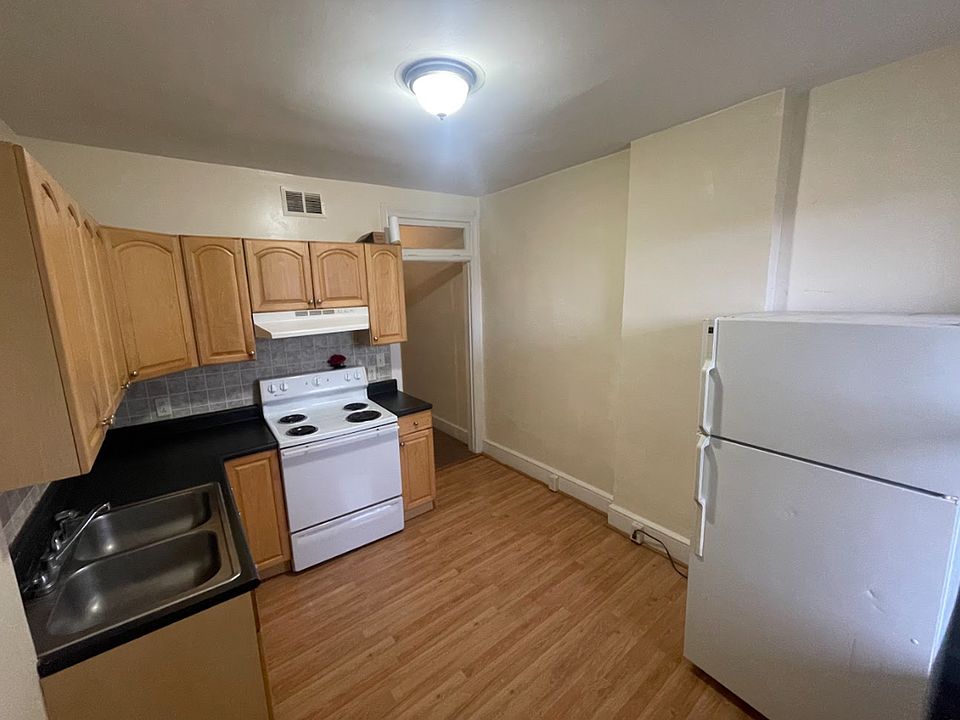 1st image of 141 S Mulberry St #2