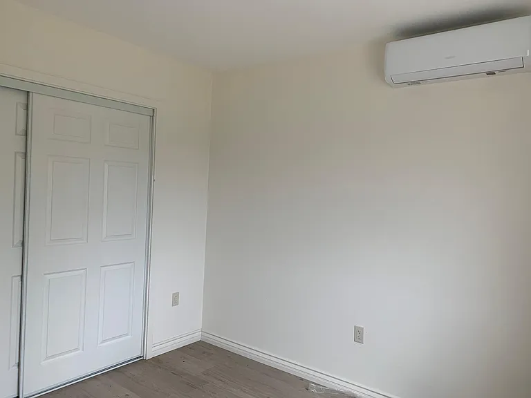 2nd bed room closet