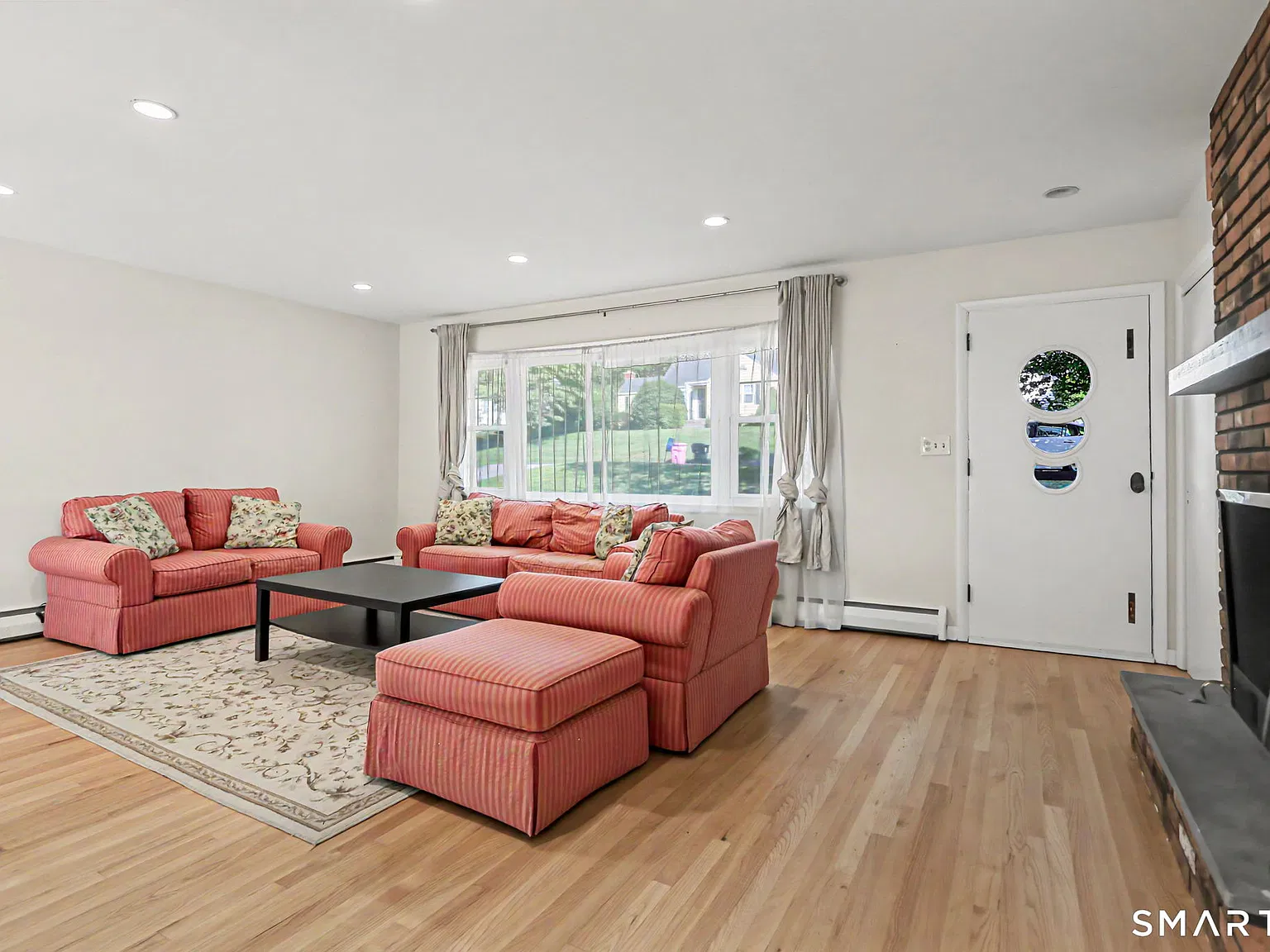 3 bed, 1.5 bath, 1270 sqft, $3,500 — Photo 3